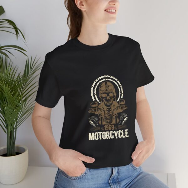 Ride in Style: Vintage Motorcycle Graphic Tee for Bikers - Image 3